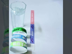 Fabrik Großhandel Fest muss benutzerdefinierte Logo Armbänder mit Sequenznummern haben