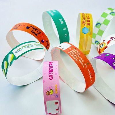 Sequentielle Nummerierung Tyvek Armbänder Wasserdicht Vollfarbdruck mit individuellem Logo