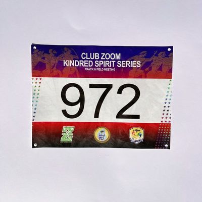 Individuell angepasste Wettbewerbserkennungsnummern Dicke 0,5 mm PANTONE Farbe Rennen Radfahren Marathon Nummer Bibs