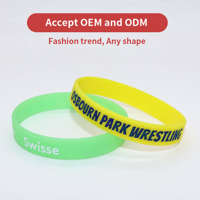 Custom Logo gedruckte Silikon-Armbänder Multi-Style Nachtglanz Leuchtende Silikon-Bänder für Werbung und Werbung