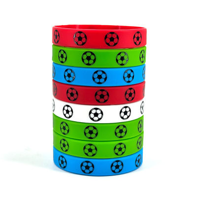 Geprägtes Silikon-Armband Custom Fußballspiel Souvenir Geschenk Armbänder in verschiedenen Farben