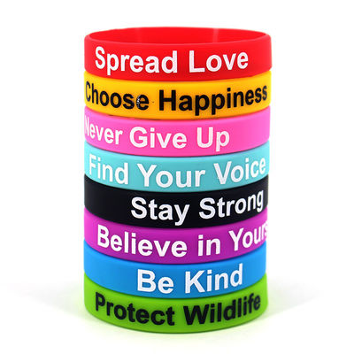 Silikon-Armbänder Custom Match Slogan Wachwort Druck Armbänder für die Festivalförderung Souvenirs