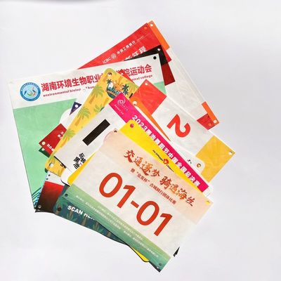 Rechteckige Rasse Bib Zahlen 0,5 mm Dicke mit Siebdruck personalisiert