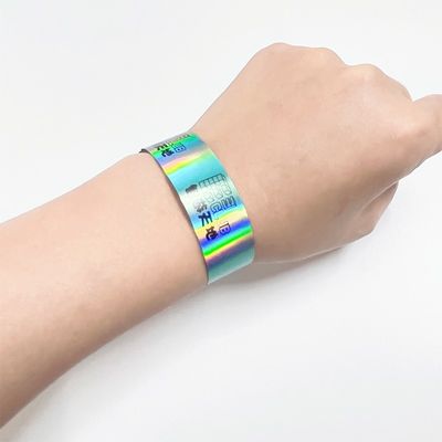 Anpassbares Werbegeschenkband Logo Vinyl PVC Wasserdichtes Farbpapier Armband