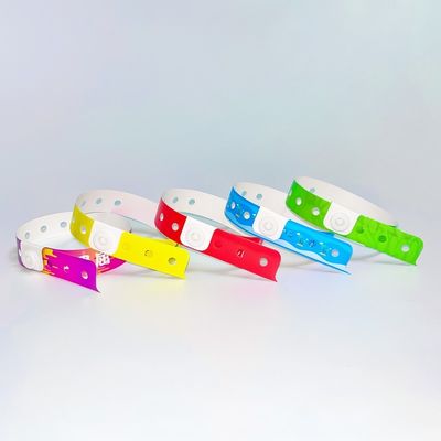 Gewässerdichte Vinyl-PVC-Armbänder L-Form Einlager PVC-Wasserdichte Farbpapier-Armband