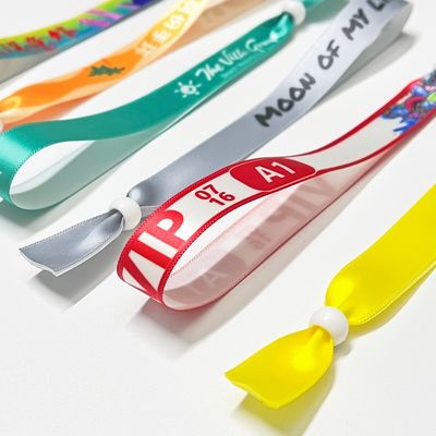 Anpassbares Logo Polyester Gewebtes Tuch Armbänder Konzert Promotion Veranstaltungen Geschenk Einstellbare Länge