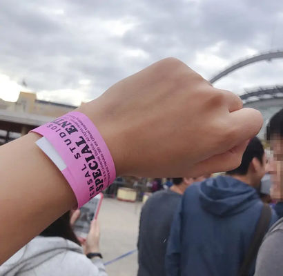 Tyvek-Event-Armbänder für individuelle Veranstaltungen Barcode-Nummer Wasserdichtes Partei-Identifikationszeichen Eintrittspapier-Armband
