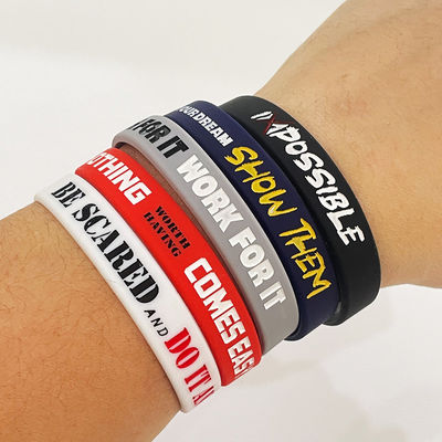 Slogan Watchword Druck Silicone Armbänder für benutzerdefinierte Fußballballspiel Sportfest