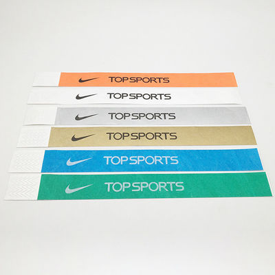 Benutzerdefiniertes Logo Sequentiell nummeriertes Tyvek-Armband Poolwasserdicht Vollfarbdruck Einweg-Armband Armbänder