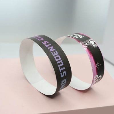 Vollfarbiges benutzerdefiniertes Logo Tyvek Armbänder Sicherheit Sequenznummerierung Barcode Verschiedene Farben