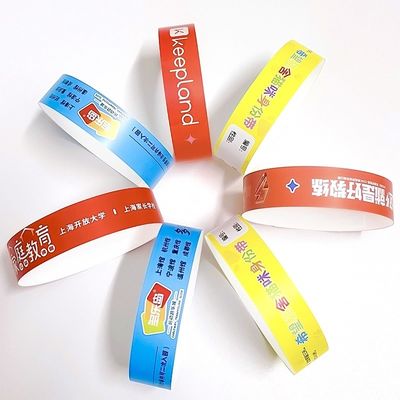 Vollfarbige wasserdichte Tyvek-Armbänder mit Sequenznummern/Barcodes