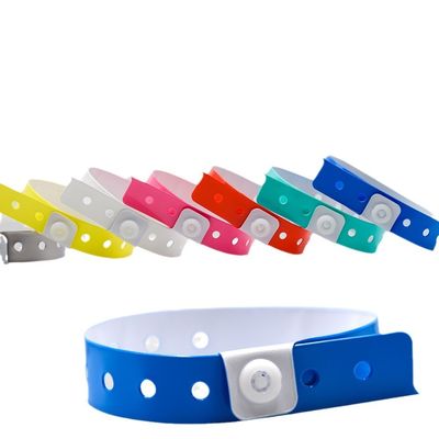 Wasserdichtes Einweg-L-Form-Vinyl-PVC-Armband zur Werbung im Hotel Water Park Resort