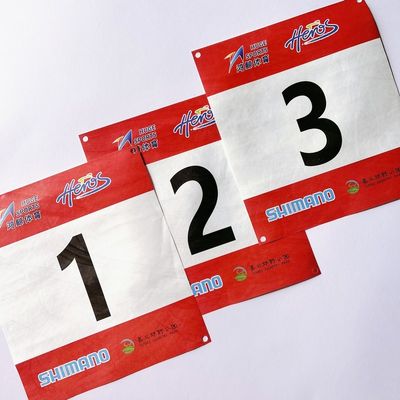 Benutzerdefiniertes Farb-LOGO Wasserdicht Tyvek Bib-Nummern Training Bib-Nummern Rennen Bib-Nummern für Marathon kostenlose Pins
