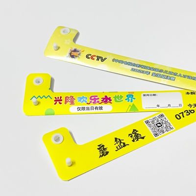 Individuelle L-förmige Armbänder aus Vinyl-PVC zur Identifizierung von Konferenzteilnehmern