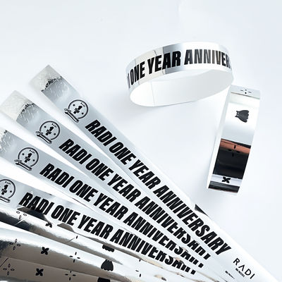 Glitzer-Party-Armbänder: Verleihen Sie Ihrer Veranstaltung Glamour mit personalisierten holografischen Bändern